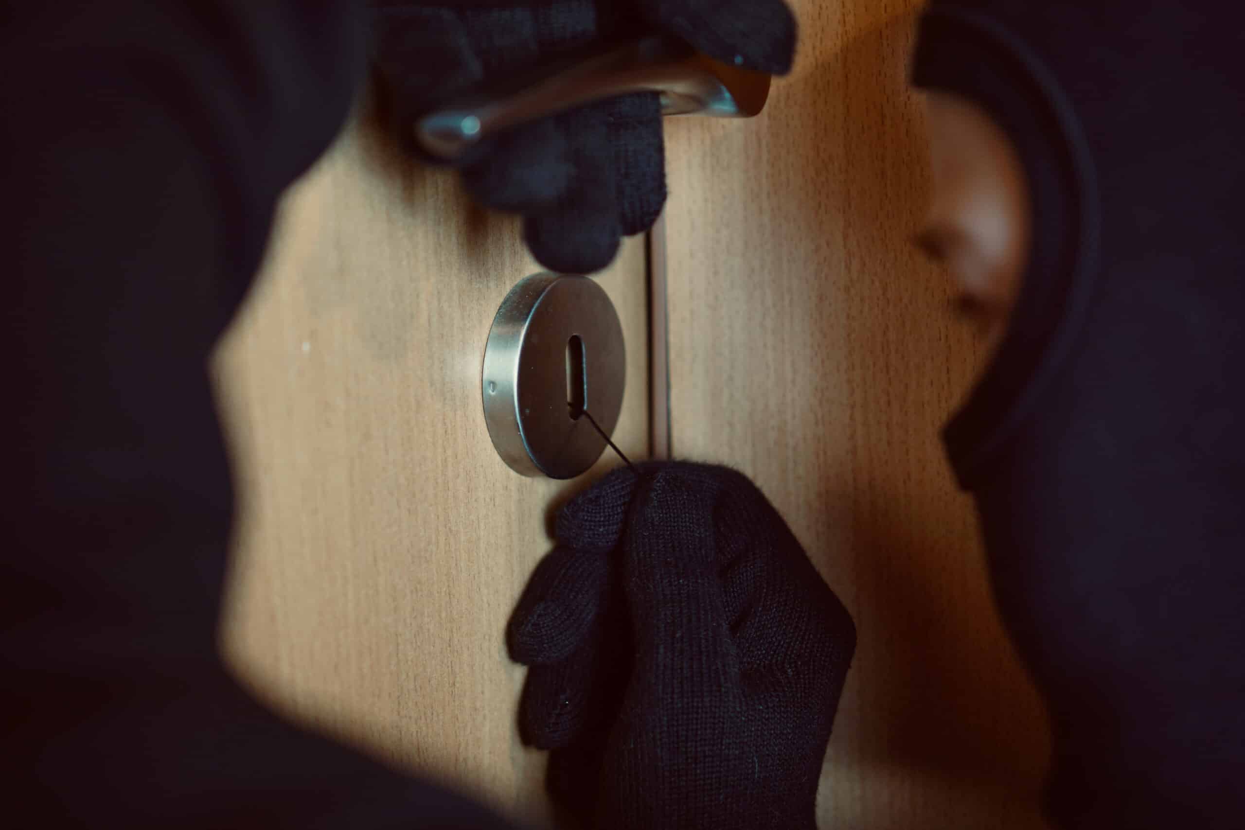 semnele care nu trebuie neglijate pe ușa de intrare