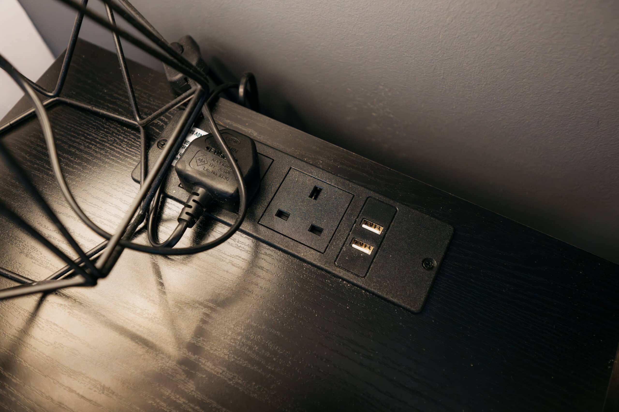 Aparatul consumă energie chiar și când este oprit.