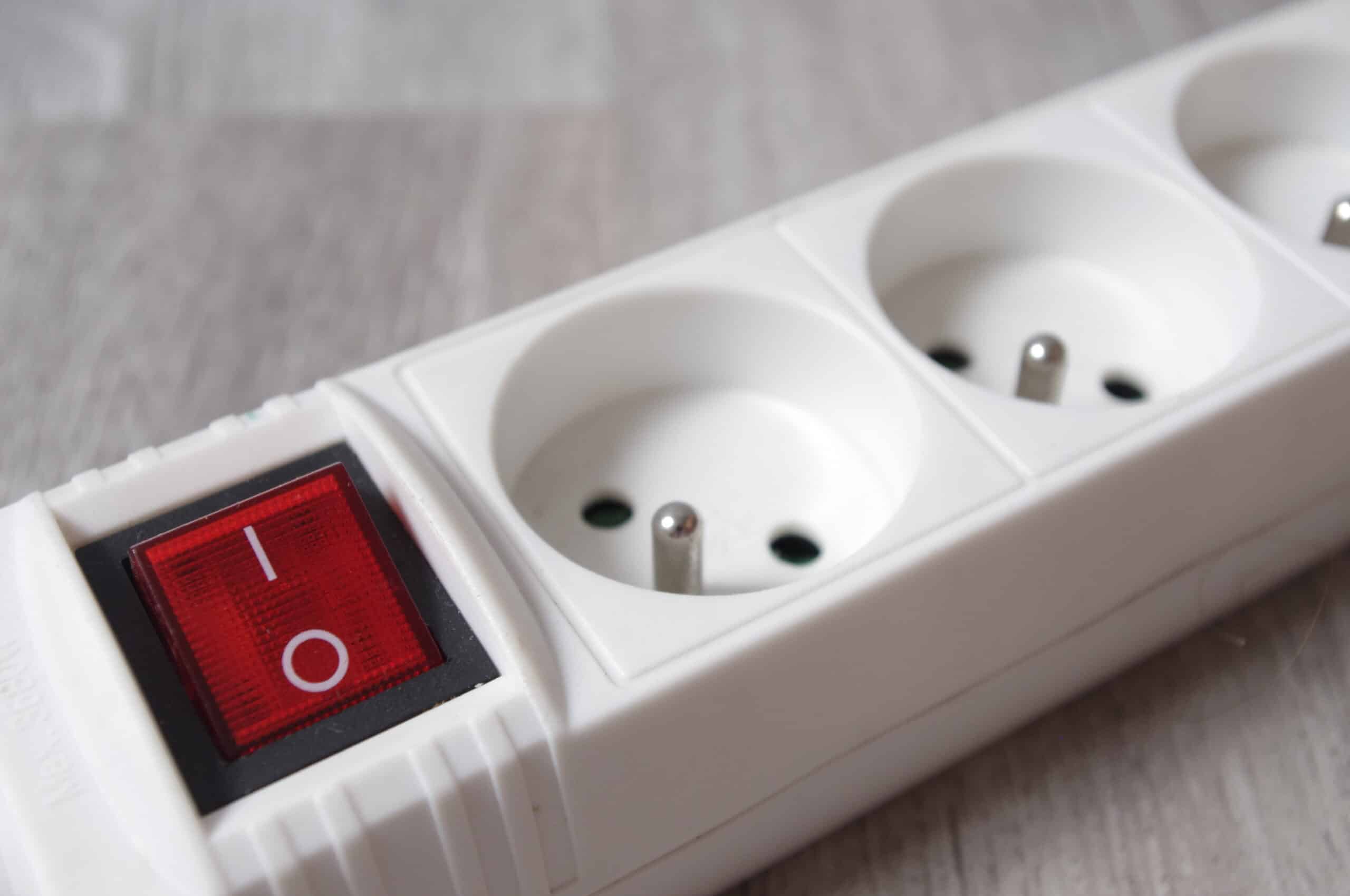 eroare care trebuie evitată cu prelungitorul și care poate dubla factura la electricitate