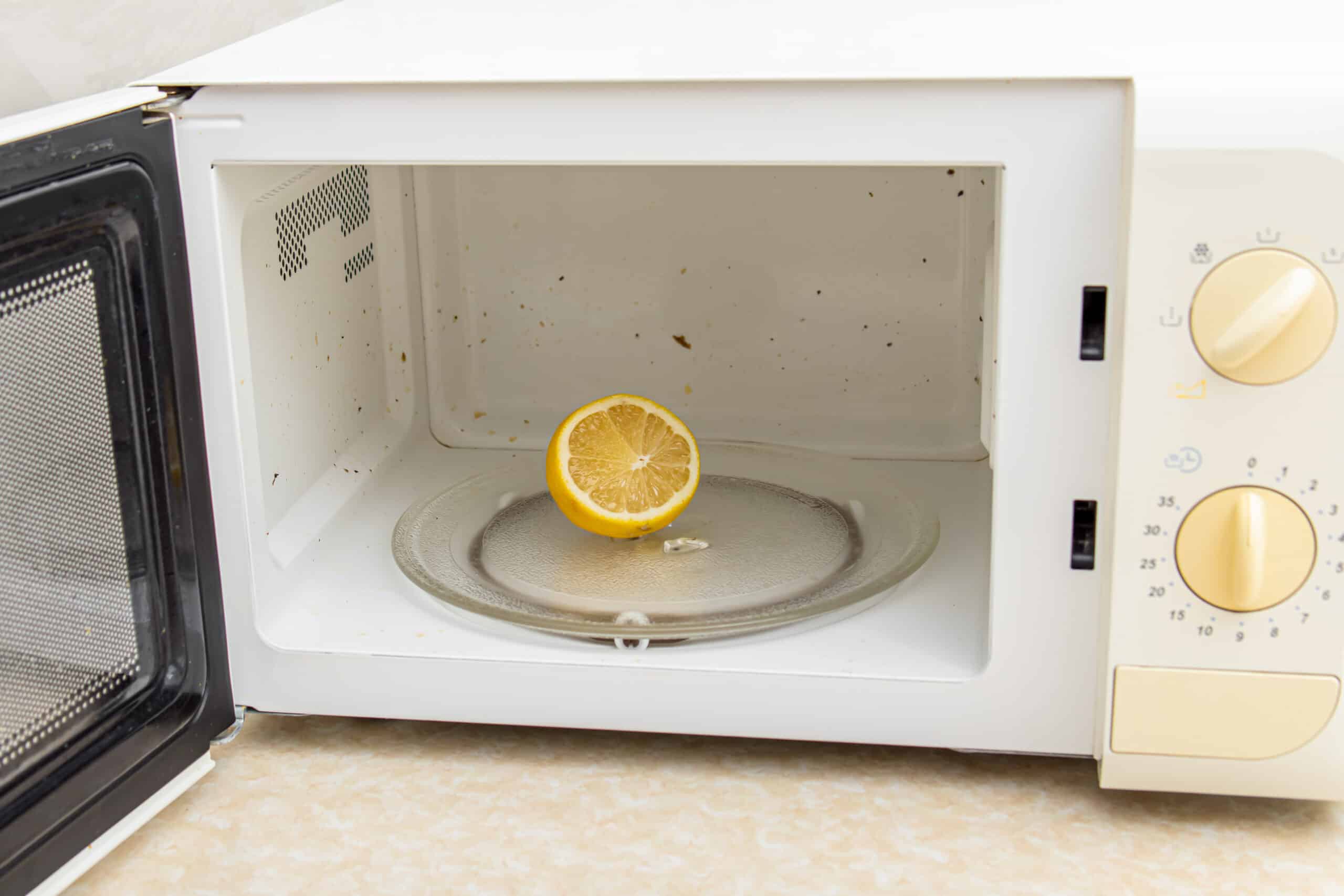 utilitate jumătate de lămâie în cuptor